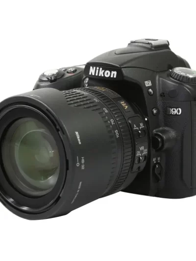Nikon D90 12.3MP Digital SLR Camera with 18-105 mm Zoom Lens